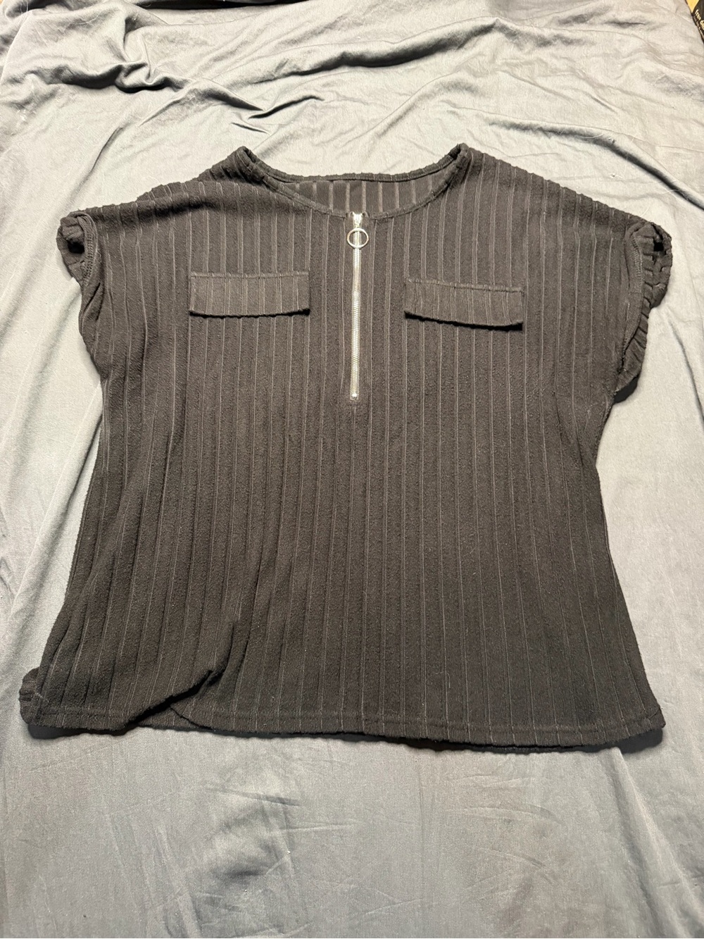 SHEIN Black Ribbed Short Sleeve Top with Ring Zip